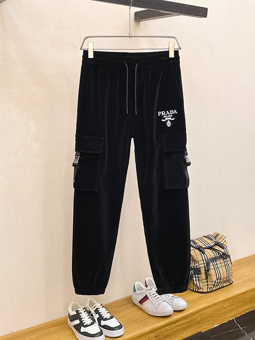 プラダ 胸のロゴジャケット＆パンツ セットアップ