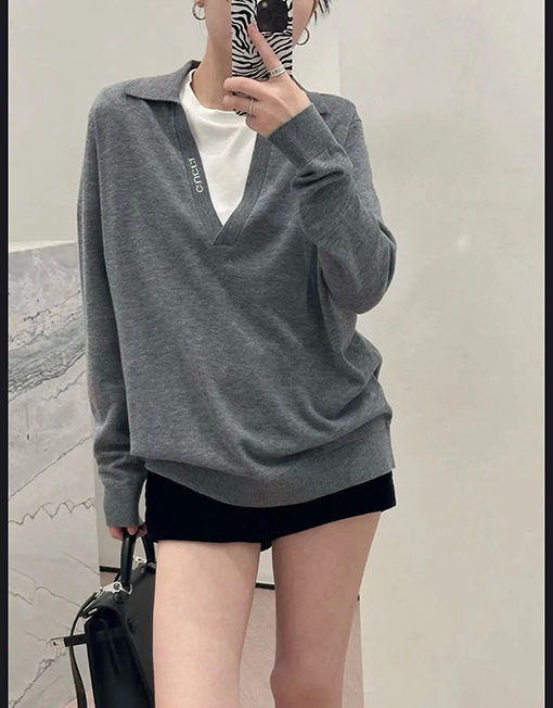 グッチ 新しいアルファベットのジャカードカシミヤVネックセーター