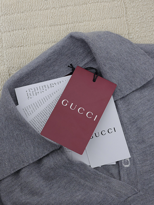 グッチ 新しいアルファベットのジャカードカシミヤVネックセーター