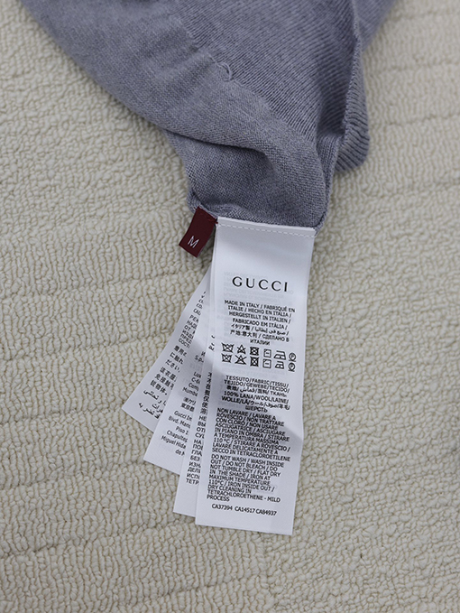 グッチ 新しいアルファベットのジャカードカシミヤVネックセーター