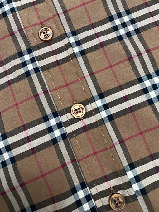 バーバリー 新しいクラシックなCaxtonチェックシャツ