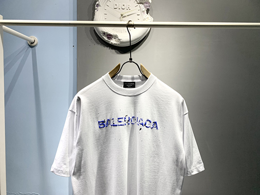 バレンシアガ発泡ロゴTシャツ
