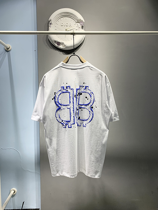 バレンシアガ発泡ロゴTシャツ