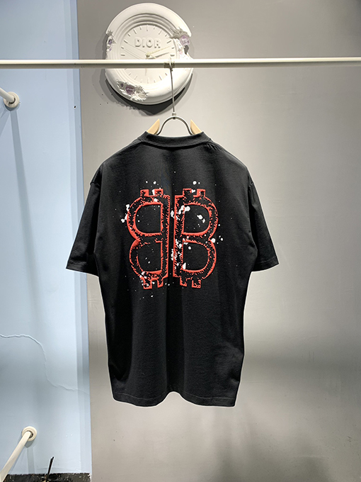 バレンシアガ発泡ロゴTシャツ