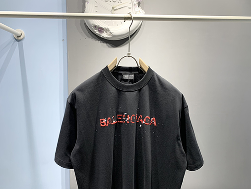 バレンシアガ発泡ロゴTシャツ