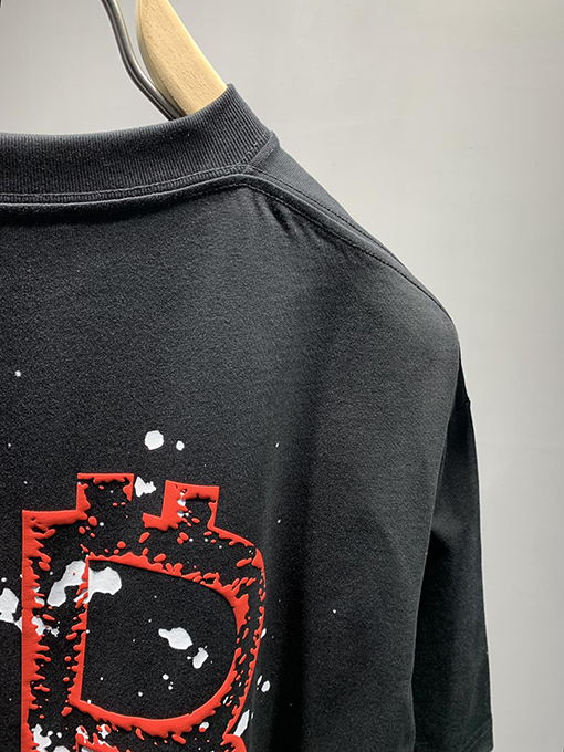 バレンシアガ発泡ロゴTシャツ