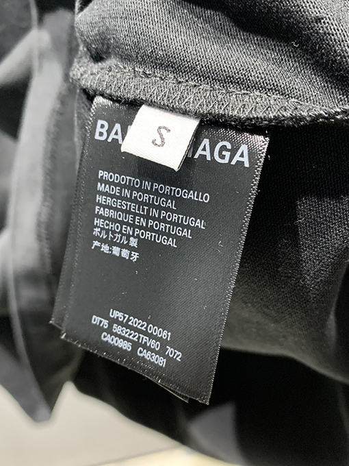 バレンシアガ発泡ロゴTシャツ