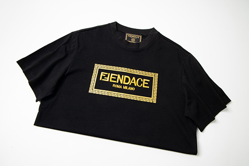 フェンディ X ヴェルサーチ連名前後ゴールド刺繍半袖Tシャツ
