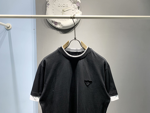 プラダコピー2層のコントラストTシャツ