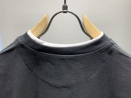 プラダコピー2層のコントラストTシャツ