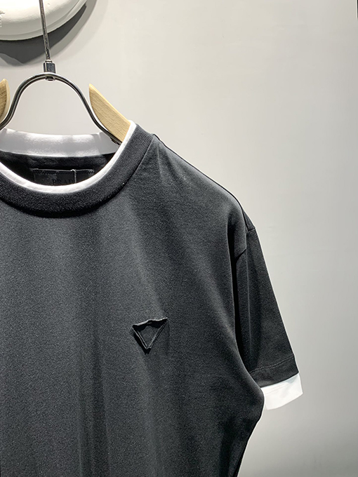 プラダコピー2層のコントラストTシャツ