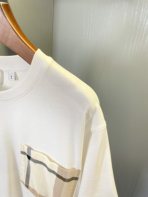 バーバリースーパーコピー 新しいヴィンテージ霜白大柄ポケット半袖Tシャツ