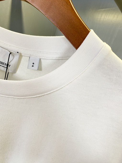 バーバリースーパーコピー 新しいヴィンテージ霜白大柄ポケット半袖Tシャツ