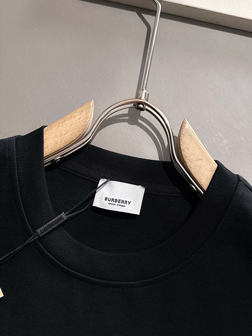 バーバリー 新しいプリント半袖Tシャツ