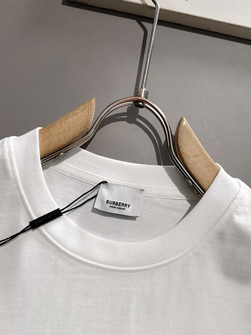 バーバリー 新しいプリント半袖Tシャツ