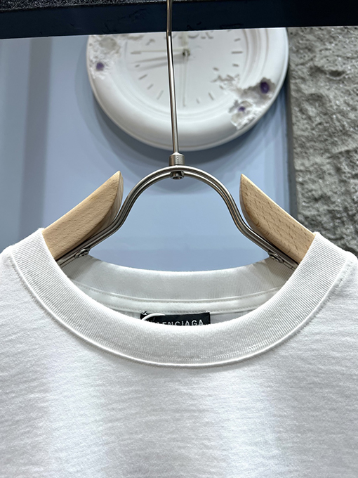 バレンシアガ 新しいネックラインのアルファベットプリントロゴ半袖Tシャツ