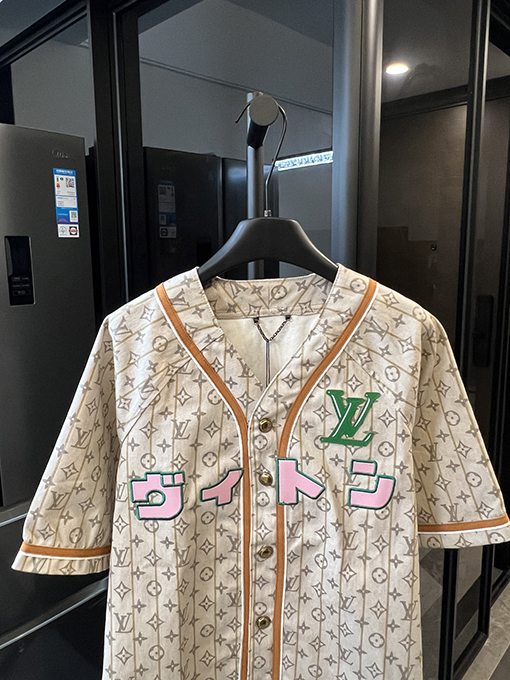 ルイヴィトンスーパーコピー刺繍半袖ベースボール服