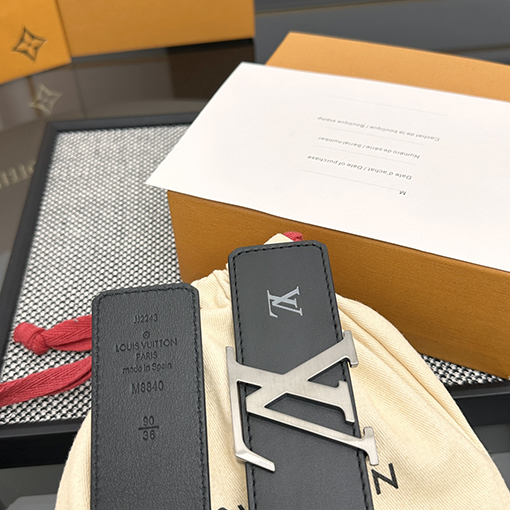ルイヴィトン LV Initiales Blason 両面ベルト