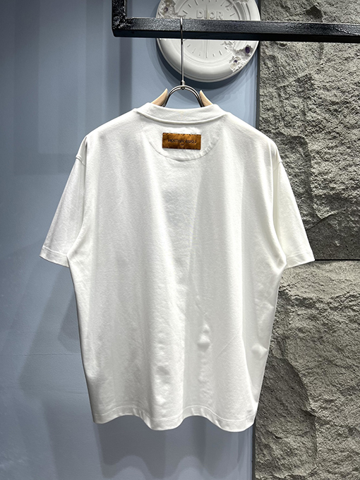 ルイヴィトンエンボス文字半袖Tシャツ