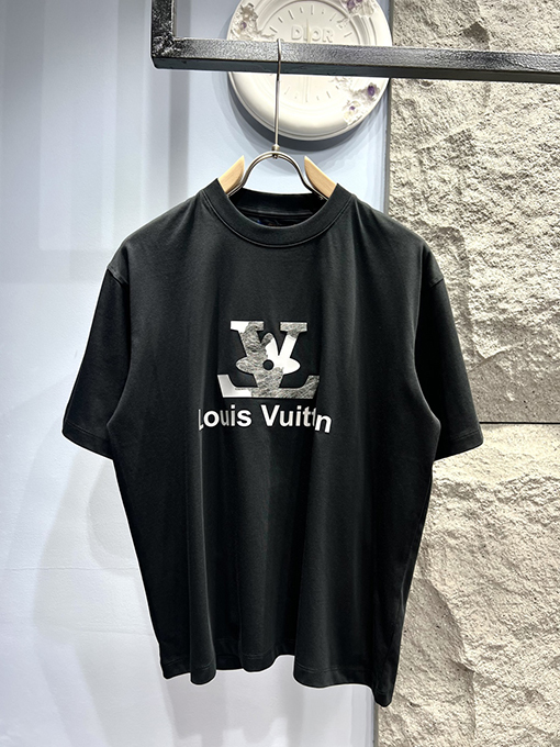 ルイヴィトンエンボス文字半袖Tシャツ
