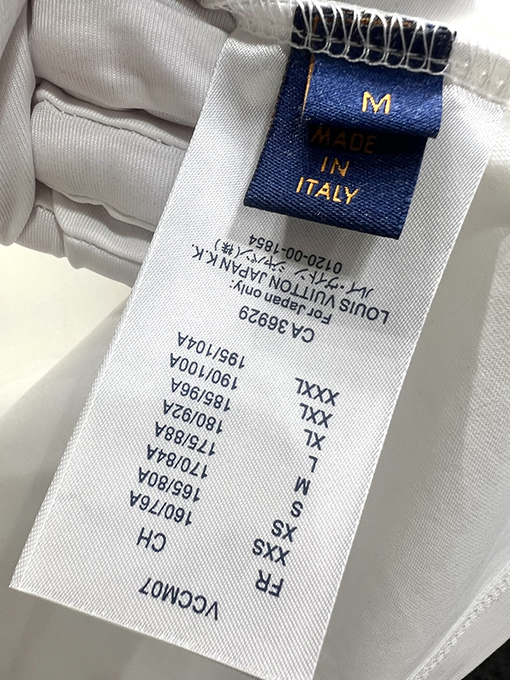 ルイヴィトンエンボス文字半袖Tシャツ
