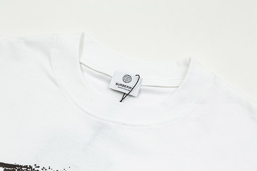バーバリーコピー胸にアルファベットの半袖Tシャツ