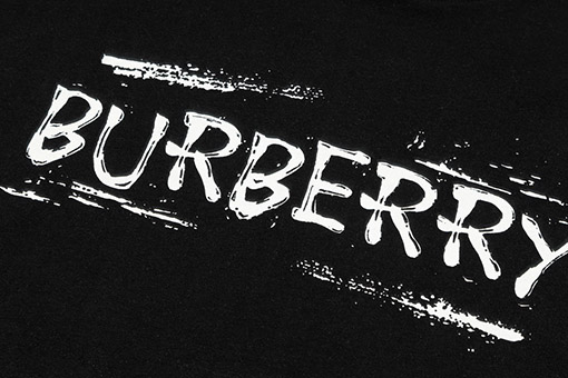 バーバリーコピー胸にアルファベットの半袖Tシャツ