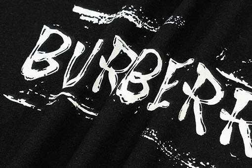 バーバリーコピー胸にアルファベットの半袖Tシャツ