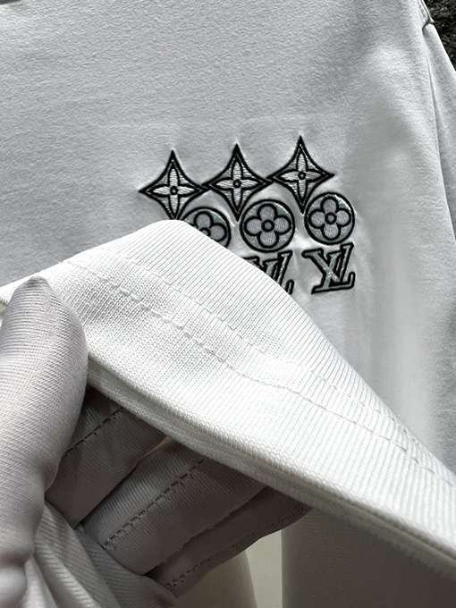 ルイヴィトンスーパーコピー刺繍ロゴ 半袖Tシャツ