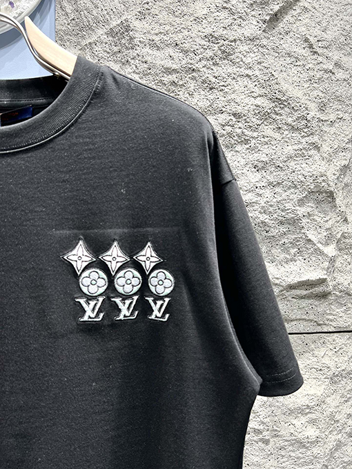 ルイヴィトンスーパーコピー刺繍ロゴ 半袖Tシャツ