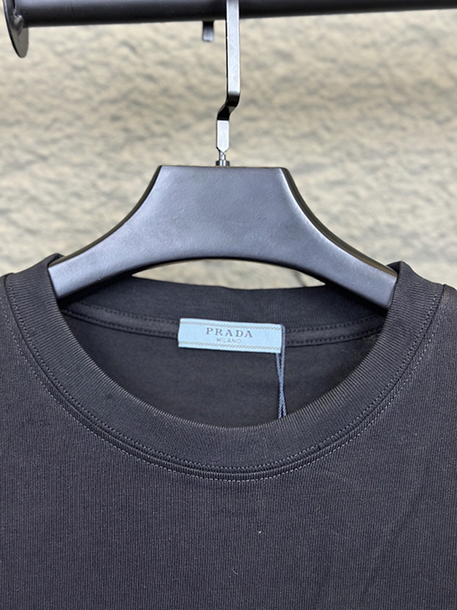 プラダポケットレザーパッチ ジップ付き クルーネック 半袖Tシャツ