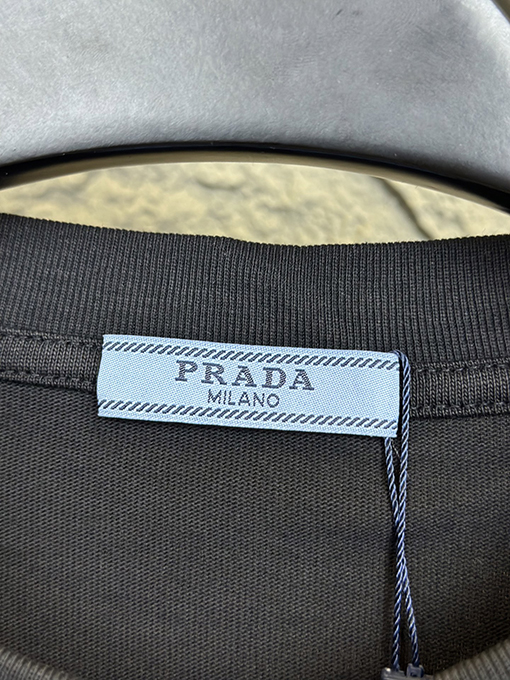 プラダポケットレザーパッチ ジップ付き クルーネック 半袖Tシャツ