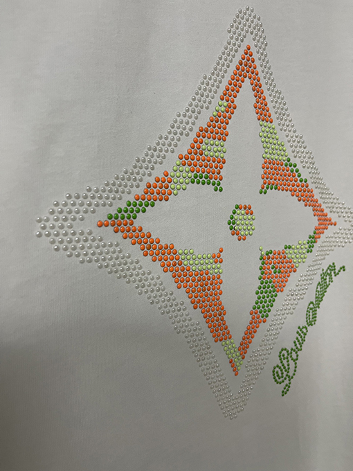 ルイヴィトン フラワー3Dロゴ ビーズ付き 半袖Tシャツ