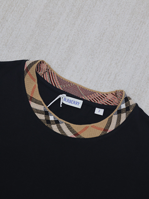バーバリーコピーチェック柄の襟元クルーネック半袖Tシャツ