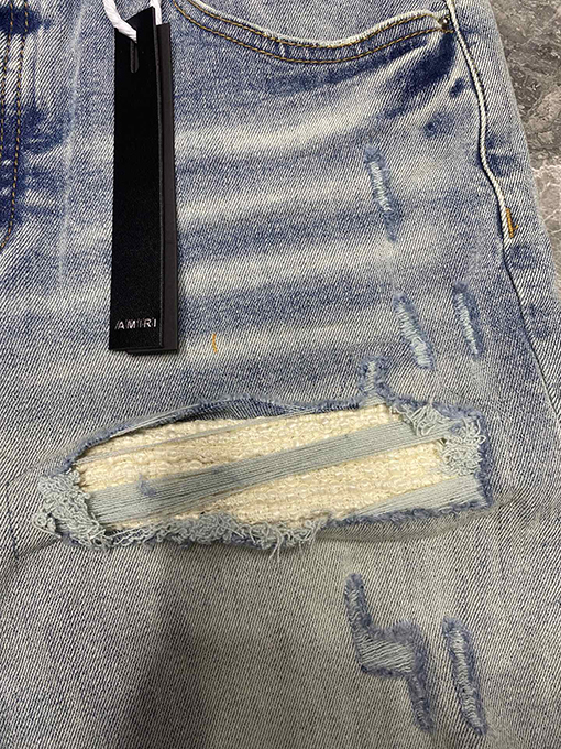 アミリ新しいパンツ