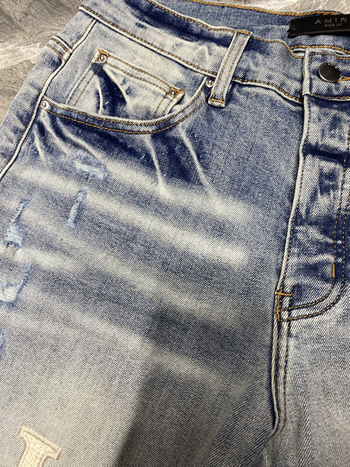 アミリ新しいパンツ