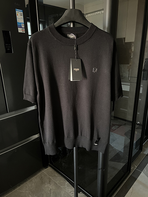 フェンディハードウェアダブルFロゴ半袖Tシャツ