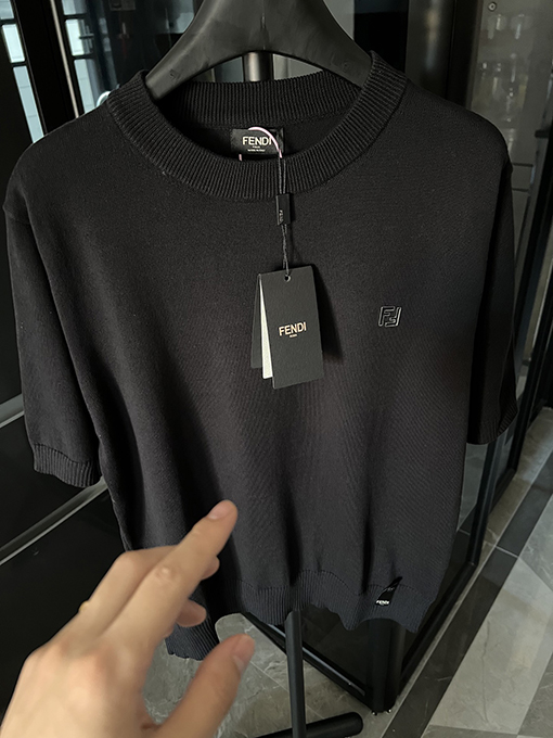 フェンディハードウェアダブルFロゴ半袖Tシャツ