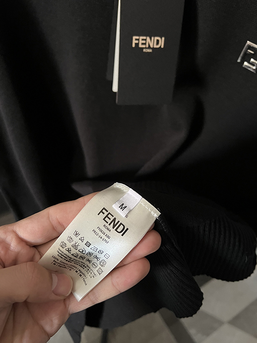 フェンディハードウェアダブルFロゴ半袖Tシャツ