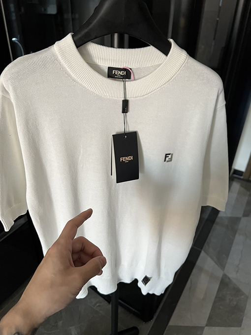 フェンディハードウェアダブルFロゴ半袖Tシャツ