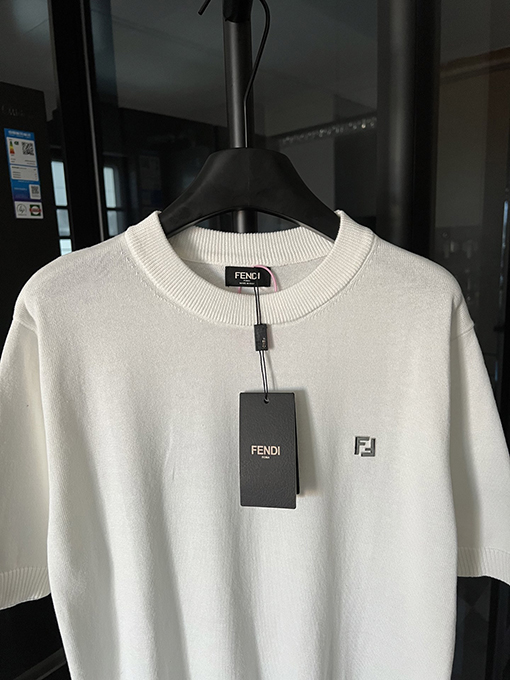 フェンディハードウェアダブルFロゴ半袖Tシャツ