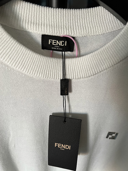 フェンディハードウェアダブルFロゴ半袖Tシャツ
