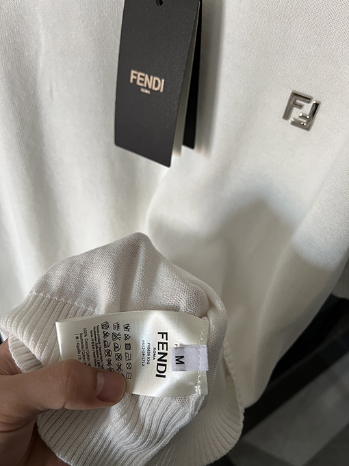 フェンディハードウェアダブルFロゴ半袖Tシャツ