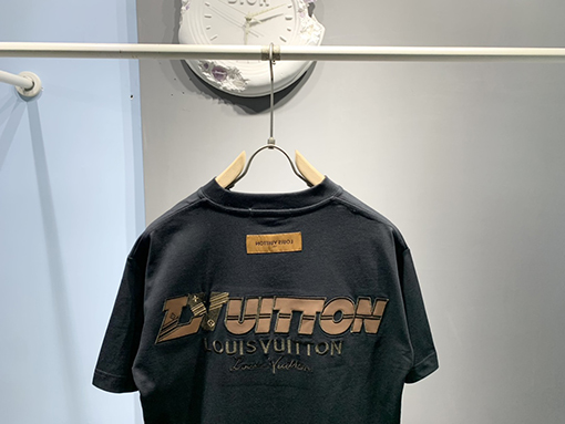 ルイヴィトンコピーロゴ刺繍Tシャツ