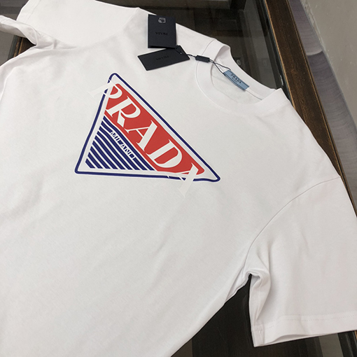プラダ 新しいロゴプリントラウンドネック半袖Tシャツ