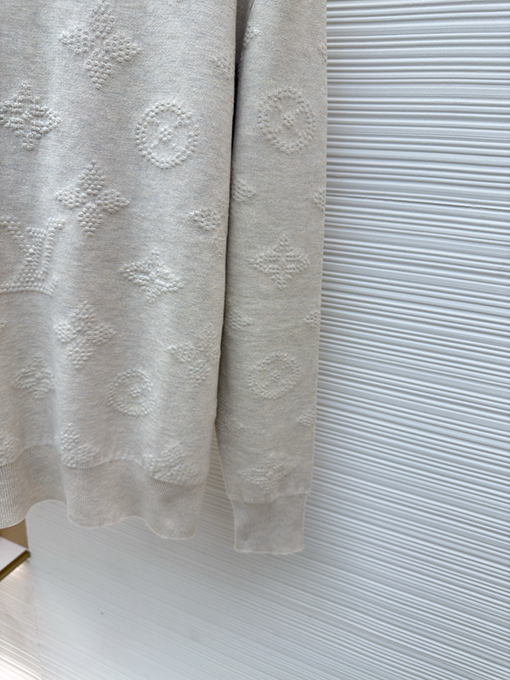 ルイヴィトン 新しい立体エンボスセーター