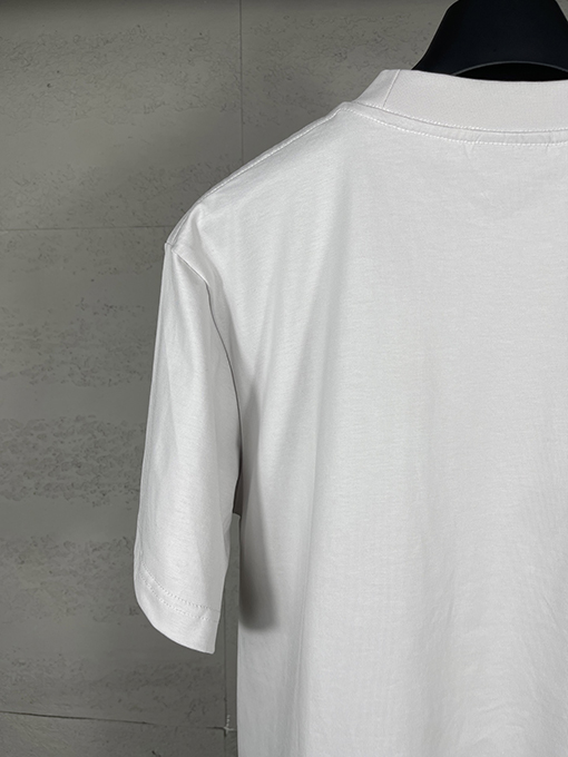 バレンシアガスーパーコピー レディースフロントに LUXURY ロゴパッチ刺繍半袖Tシャツ