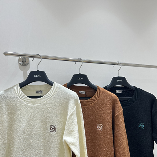 ロエベ クラシックな刺繍ロゴクルーネックセーター