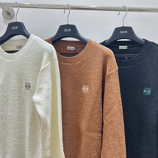 ロエベ クラシックな刺繍ロゴクルーネックセーター