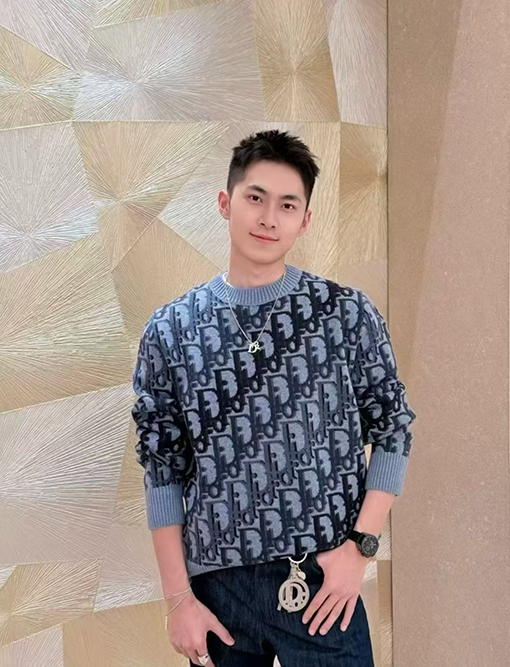 ディオール クラシックなモノグラムウールセーター